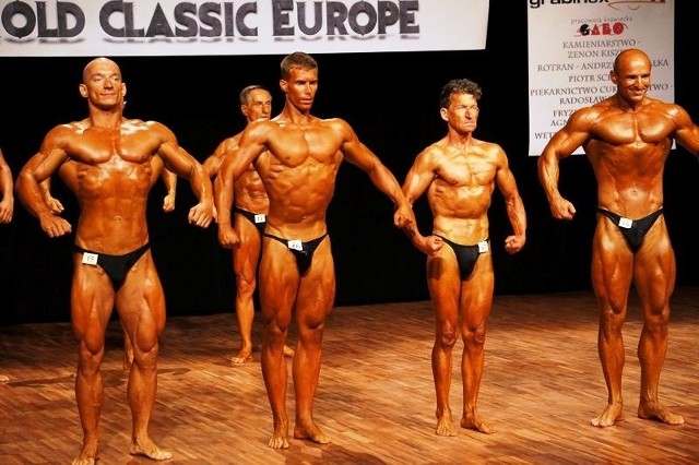 Kamil Strzelczyk (na zdjęciu drugi z lewej) z Tęczy Społem Kielce zajął czwarte miejsce na Mistrzostwach Świata w fitness i kulturystyce