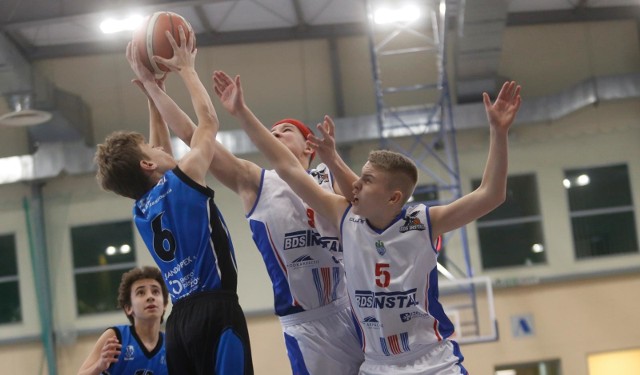 W hali Politechniki Rzeszowskiej rywalizowali nastoletni koszykarze z regionu