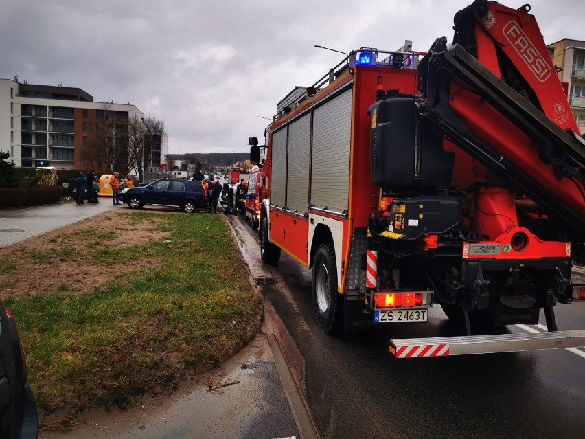 Wypadek w Koszalinie na ulicy Staszica. Cztery auta rozbite