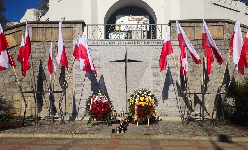 Katastrofa Smoleńska. Nabożeństwa i wieńce w rocznicę