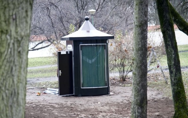 W przyszłym roku departament ochrony środowiska planuje budowę kolejnej toalety wolnostojącej. W projekcie budżetu na 2012 rok znajdzie się taka inwestycja. Budowa planowana jest w Parku im. J. Dziekońskiej w Białymstoku. 