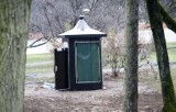 Planty: Nowoczesna toaleta z umywalką stanęła w parku (zdjęcia)