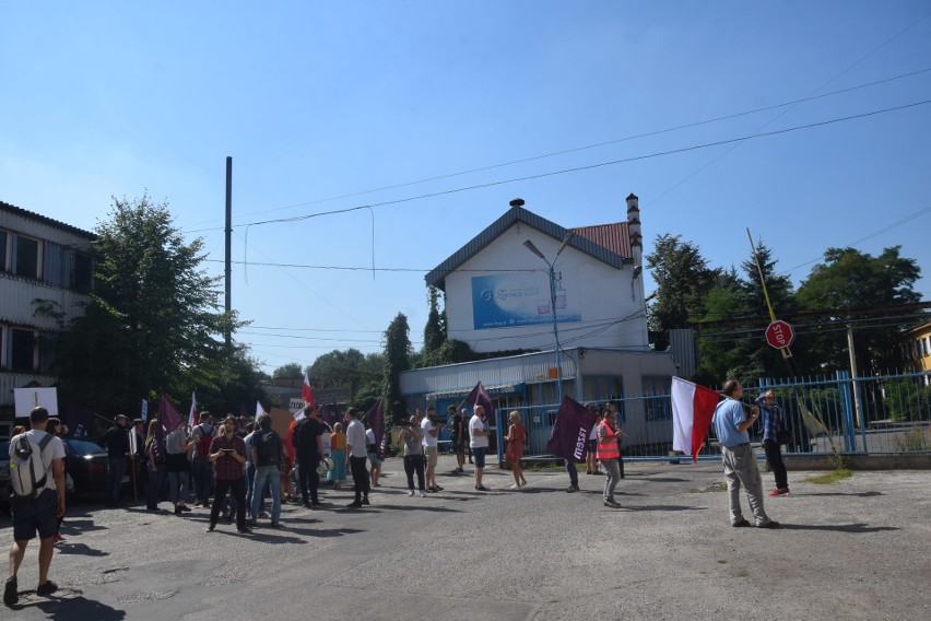 Protest pracowników Huty Szkła w Zawierciu ZDJĘCIA