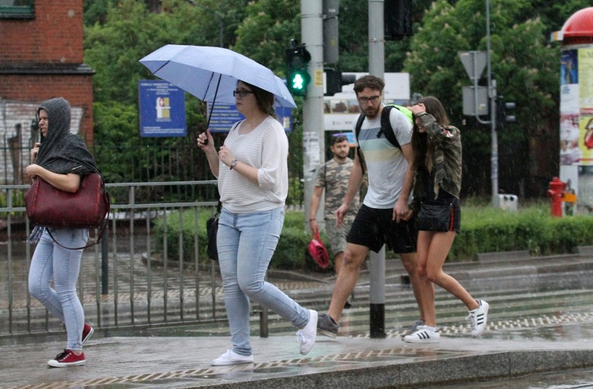 Już po pierwszej majowej burzy. Grad oszczędził Wrocław [ZDJĘCIA]