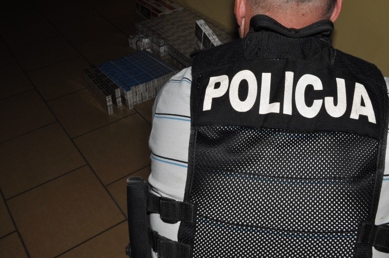 Kalisz: Kontrabanda u 70-latka. Policja znalazła 22,5 tysiąca papierosów bez akcyzy