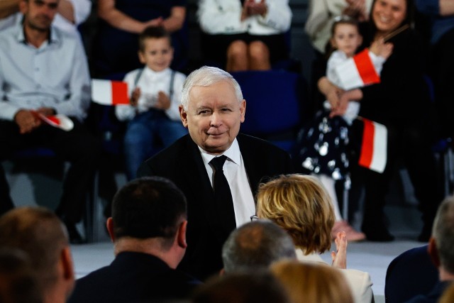 Prezes PiS Jarosław Kaczyński podczas spotkania z mieszkańcami Częstochowy, w ramach objazdu po kraju i spotkań z wyborcami