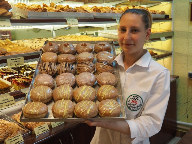 Zbliża się tłusty czwartek. Cukiernie, pączkarnie i piekarnie z Łodzi przygotowały duży wybór pączków. Do wyboru są pączki tradycyjne, z dodatkami, z alkoholem oraz wegańskie. Ile kosztują w tym roku?