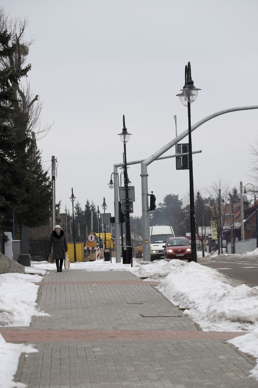 Wasilków. Jeden burmistrz postawił, drugi usuwa. Awantura o nowe lampy [ZDJĘCIA]