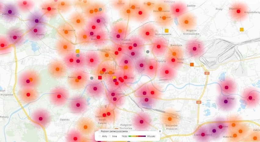 Smog wrócił do Krakowa i Małopolski. Normy znów są wielokrotnie przekroczone [AKTUALNE DANE]   