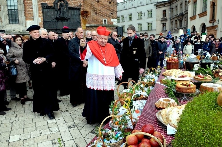 Święcenie pokarmów na Rynku Głównym w Krakowie