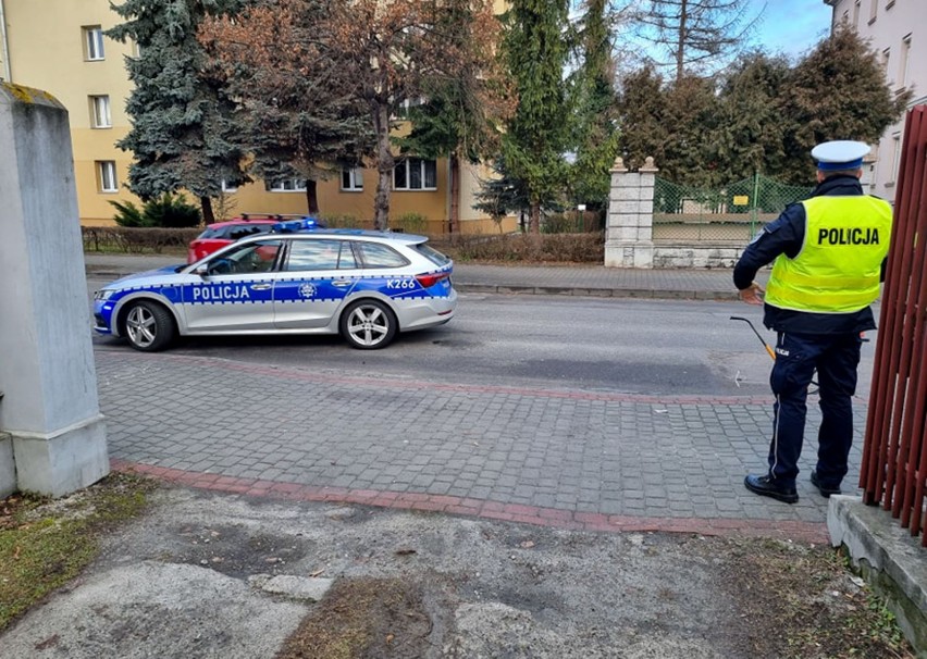 Tragiczny wypadek w Przemyślu. Na ul. Krasińskiego kierujący peugeotem potrącił idącą chodnikiem pieszą. 72-latka zmarła w szpitalu