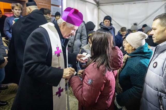 Około 700 osób wzięło udział w wigilii przy szczecińskiej katedrze