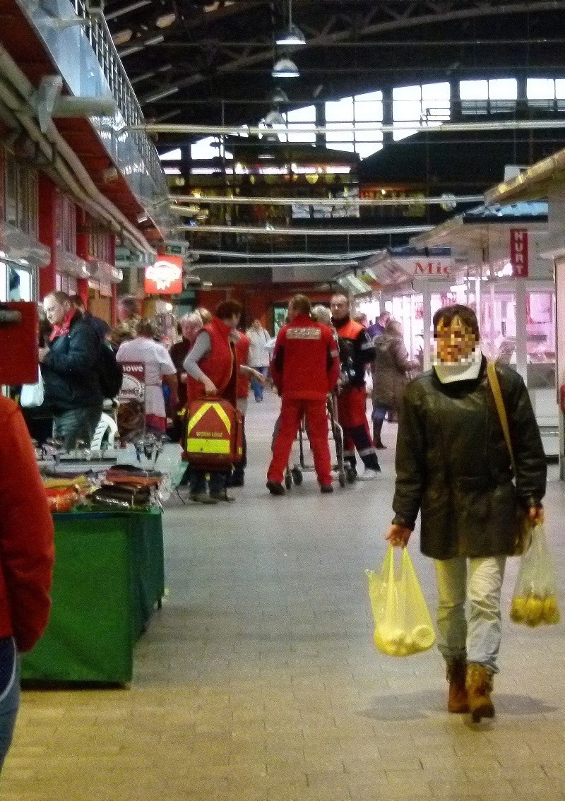 Pogotowie na Górniaku - na stoisku mięsnym zasłabł mężczyzna