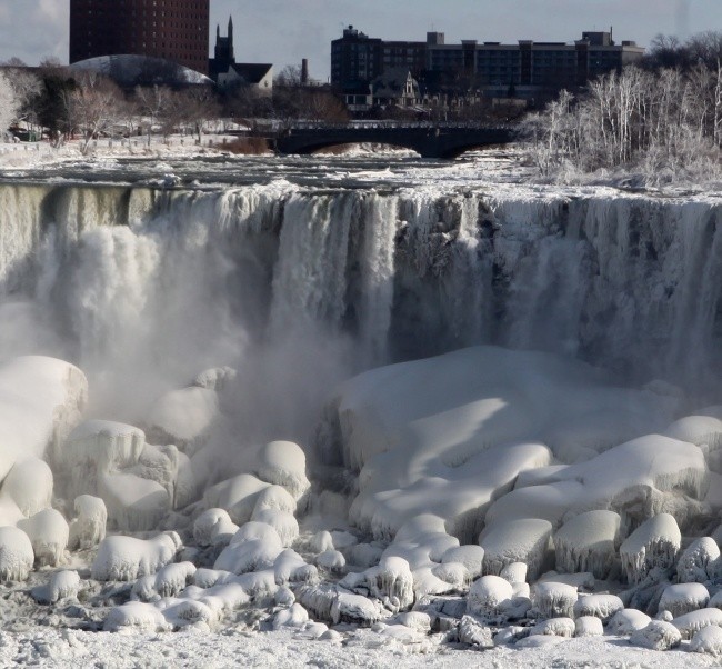 Wodospad Niagara zamarzł pierwszy raz od wielu lat