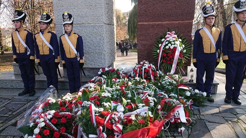 Święto Niepodległości w Jędrzejowie. Modlitwa, widowisko i... grochówka [WIDEO, zdjęcia]