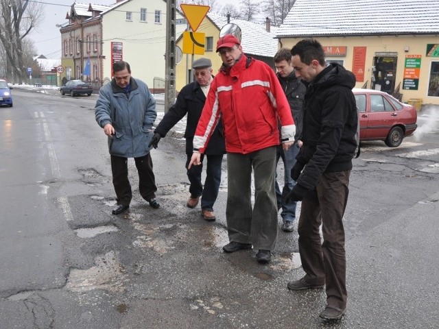 Aby wymusić remont ulicy Oświęcimskiej, mieszkańcy Groszowic zapowiedzieli blokadę ulicy. W innych dzielnicach - które od lat czekają na działanie urzędu miasta - nastroje są podobne.