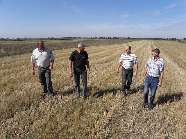 - Bez zgody zebrania wiejskiego nie można tych gruntów sprzedać - przekonuje Waldemar Bednarski.