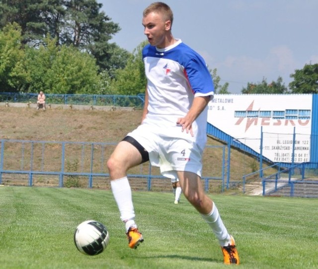 Jedną z bramek dla Granatu Skarżysko-Kamienna w derbowym spotkaniu z Wierną Małogoszcz zdobył Michał Gajos. 