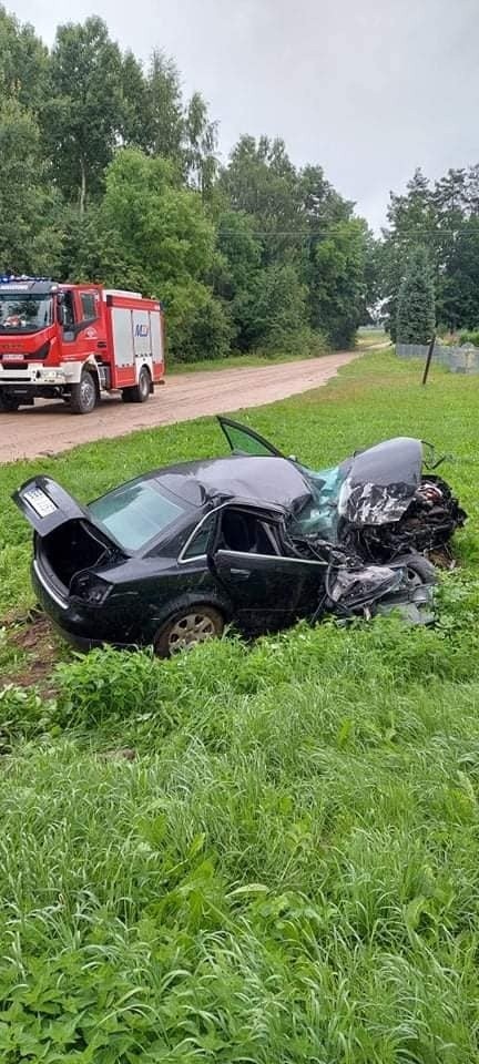 Szastały. Wypadek na DK 66. Zderzenie samochodu osobowego i ciężarówki. Jedna osoba trafiła do szpitala [ZDJĘCIA]