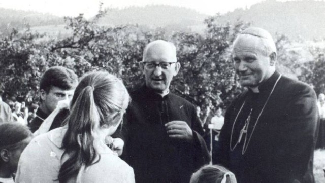 Ks. Franciszek Blachnicki zmarł w 1987 w niemieckim Carlsbergu.