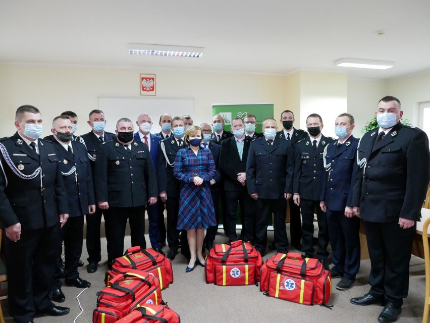 Zestawy ratownictwa przedmedycznego dla straży pożarnych od kieleckiego oddziału KRUSu [ZDJĘCIA]