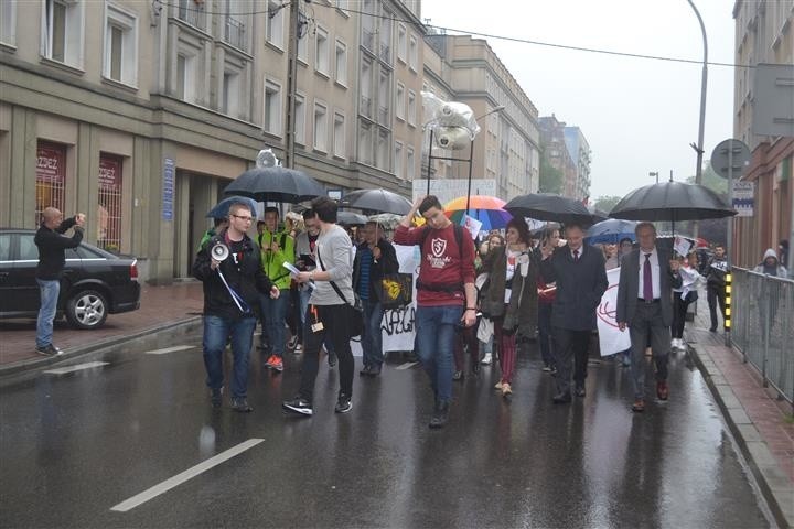 Częstochowa: Protest w obronie I Liceum Ogólnokształcącego...