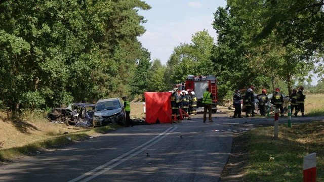 Śmiertelny wypadek na trasie Złotów-Zakrzewo. Droga zablokowana [ZDJĘCIA]