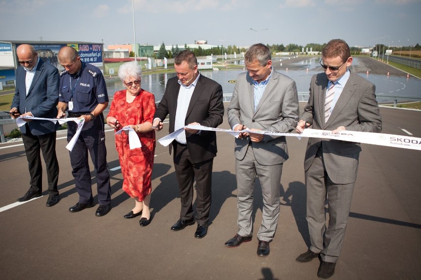 W Poznaniu otwarto oficjalnie tor doskonalenia jazdy - Skoda...