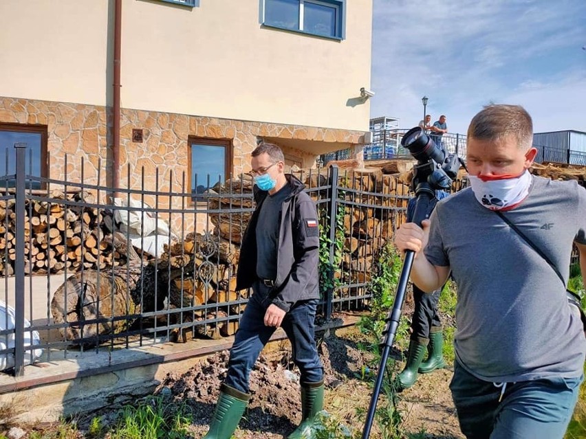 Premier wizytował poszkodowane przez burzę miejscowości w...