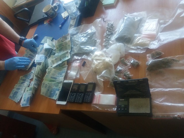Narkotyki znalezione przez policję radomską.