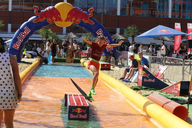 Skimboarding na rynku w Manufakturze 24 sierpnia 2019