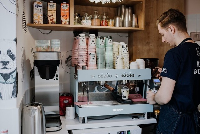 Dotychczas podstawowym konceptem the White Bear Coffee były designerskie kawiarnie z kilkunastoma miejscami dla gości.