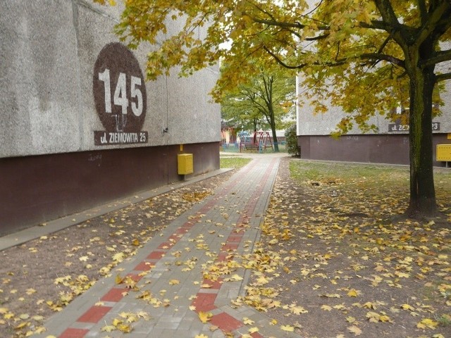 Na osiedlu Słowiańskim na Olechowie wyremontowano m.in. chodnik w rejonie bloków przy ul. Ziemowita 23 i 25.