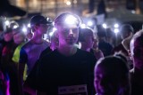 Nocny Bieg z udziałem 500 osób wstępem do Enea Ironman 70.3 Poznań. Niesamowita atmosfera na rozświetlonej trasie!