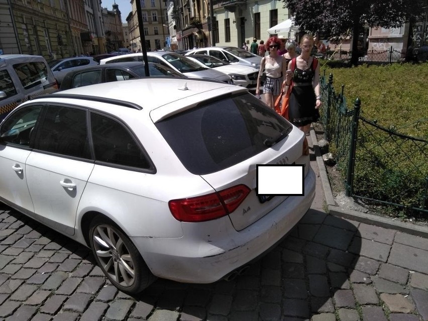Kraków. "Mistrzowie parkowania" - robią co chcą, ale do czasu...
