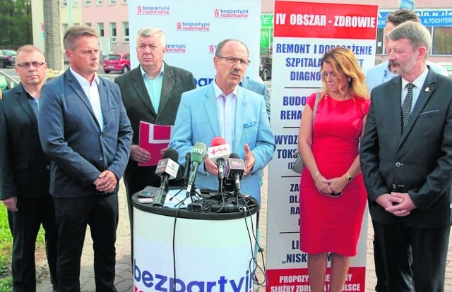 Bezpartyjni Radomianie reprezentują różne środowiska, a kandydatem na prezydenta jest Ryszard Fałek (w środku).