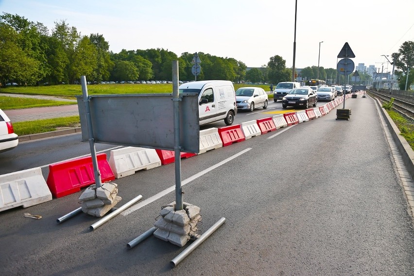 Od rana korki na placu Społecznym. Zmiana organizacji ruchu (ZDJĘCIA)