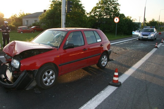 Kierująca golfem nie zdążyła zahamować i uderzyła w tył opla corsy.