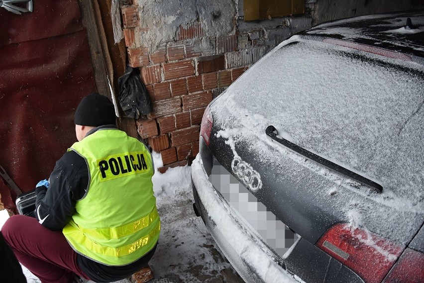 Policja odzyskała skradzione samochody.