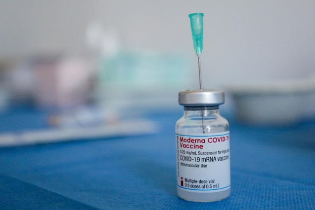 Szczepionka przeciw COVID-19 dla dzieci w wieku 12-17 została zatwierdzona przez EMA. To preparat firmy Moderna Spikevax