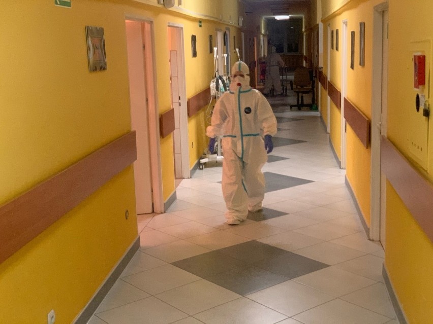 Szpital we Włoszczowie już działa jako jednoimienny. Przyjmuje tylko zakażonych koronawirusem. Zobacz jak wygląda sytuacja [ZDJĘCIA]