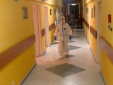 Szpital we Włoszczowie już działa jako jednoimienny. Przyjmuje tylko zakażonych koronawirusem. Zobacz jak wygląda sytuacja [ZDJĘCIA]