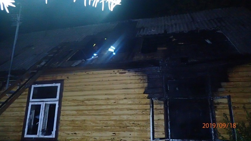 Pożar drewnianego domu w Starachowicach. Nie żyje jedna osoba