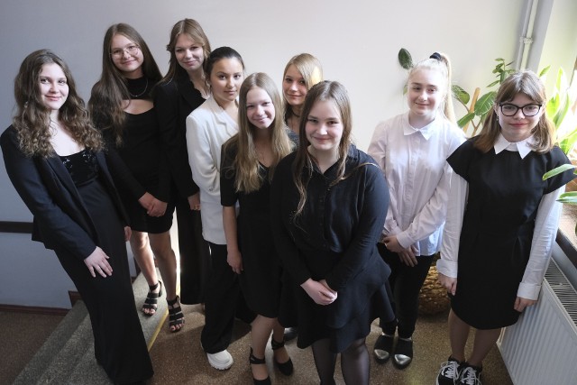 Szkolny klub wolontariatu ze Szkoły Podstawowej nr 7 w Toruniu, który został nagrodzony tytułem "Wspaniałych". Organizują w swojej szkole "Dni życzliwości" czy kiermasze.