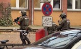 Uzbrojeni napastnicy weszli do szkoły w Hamburgu. Trwa akcja policji - WIDEO