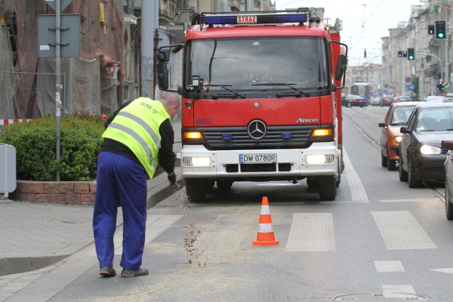 Droga zablokowana! Winna jest plama oleju.