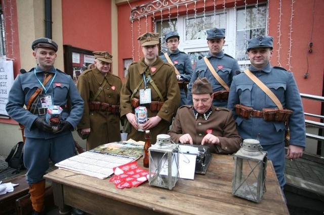 Członkowie Kozienickiego Stowarzyszenia Rekonstrukcji Historycznych zaprezentowali wiele ciekawostek.