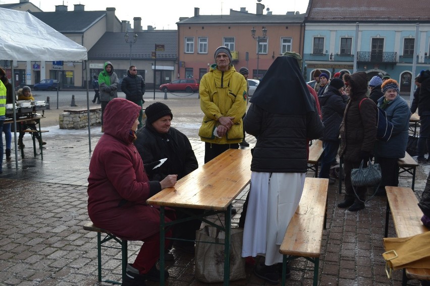 Częstochowa: Wigilia dla ubogich na Starym Rynku [ZDJĘCIA]