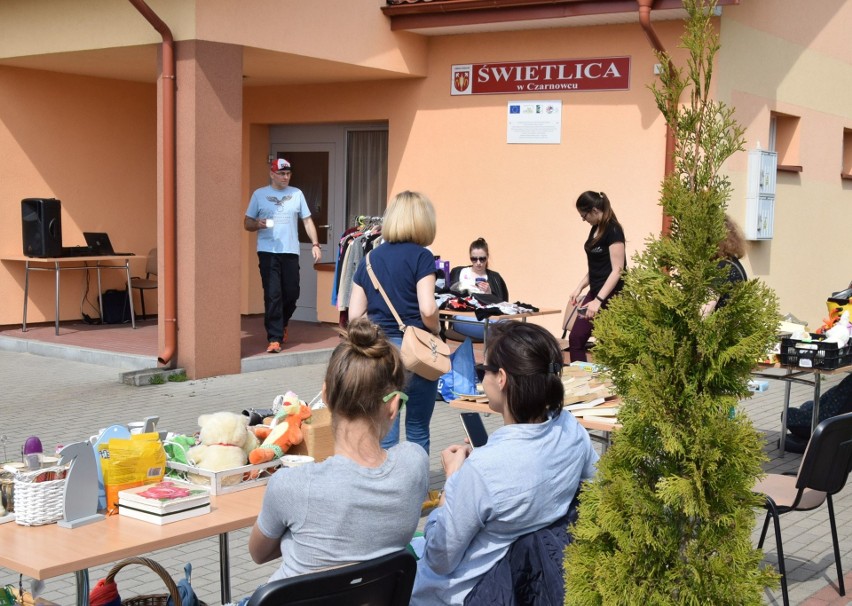 Czarnowiec. Wyprzedaż garażowa. Pierwsza taka impreza w gminie Rzekuń