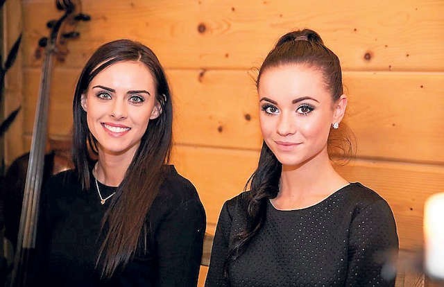 Od lewej Joanna Tlałka i Natalia Ciborska, finalistki konkursu Miss Polski 2015 pochodzące z województwa kujawsko-pomorskiego